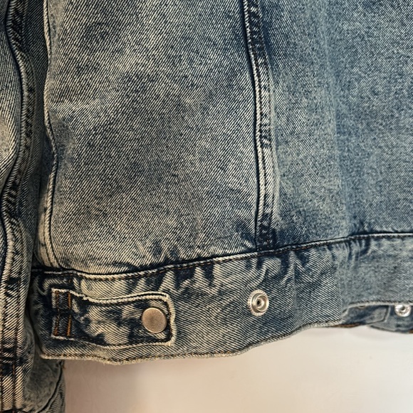 Distressed fleece lined denim jacket size M unisex - Picture 9 of 10